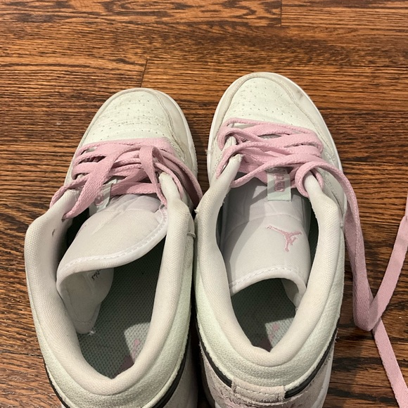 Nike Air Jordan Sneakers - Size 8 - Picture 5 of 7